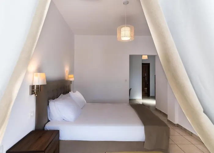 Play On The Apartamento Adamantas (Milos)