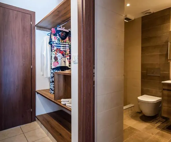 Play On The * Adamantas (Milos)