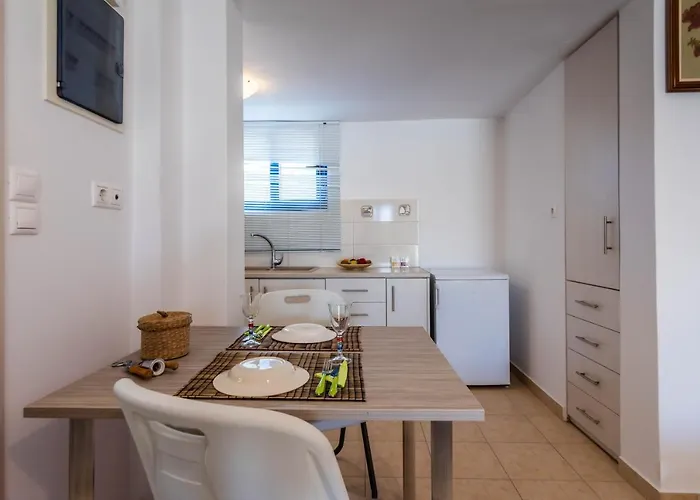 Play On The * Adamantas (Milos)