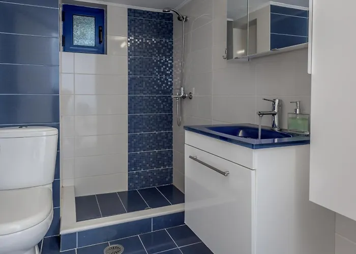 Play On The * Adamantas (Milos)