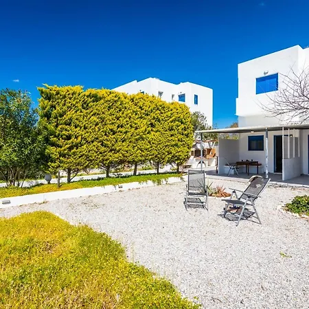 Daire Play On The Adamantas (Milos)