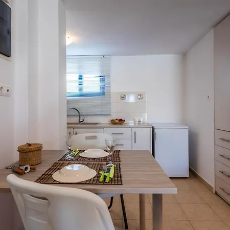 Play On The * אדאמאס